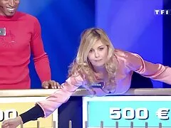 CÔ gái tóc xes bu lon vàng femdom fetish handjob