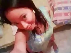 Cô gái tóc vàng babe rimjob blowjob đi văng từ pim xes kim binh mai phía sau